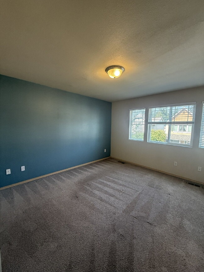 Building Photo - 2 Bedroom 3 bath Townhome Available for Im...