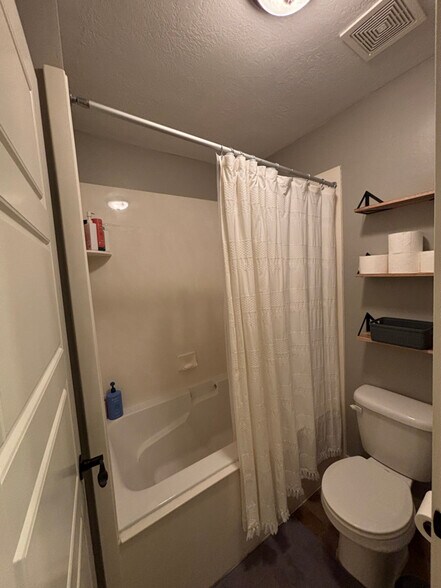 Building Photo - 860 Cecina Ct