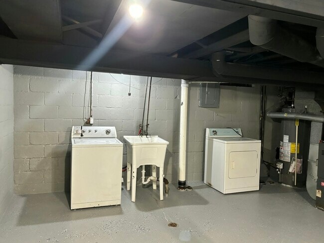 Building Photo - 18492 Greenfield Rd