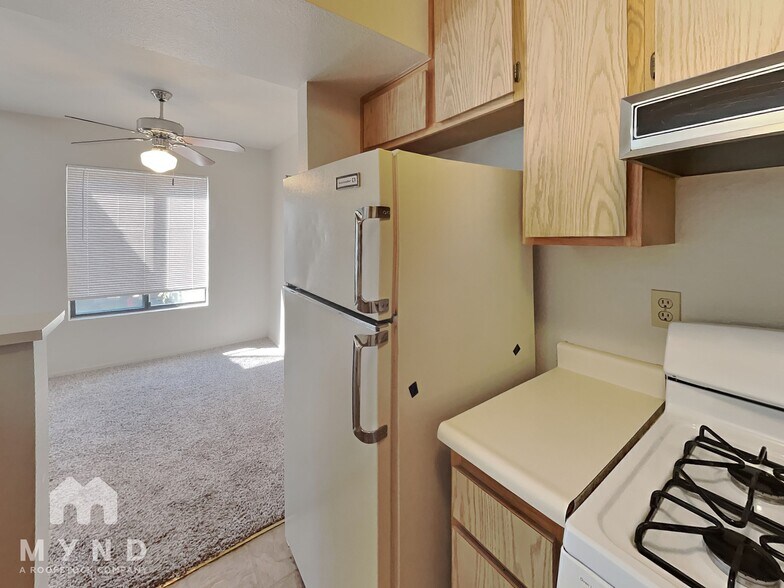 Building Photo - 2624 Sunny Slope Dr