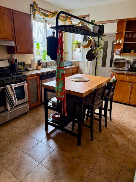 Building Photo - 19 S Midland Ave