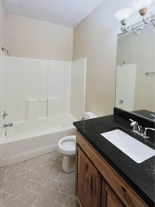 Building Photo - 962 6th St E