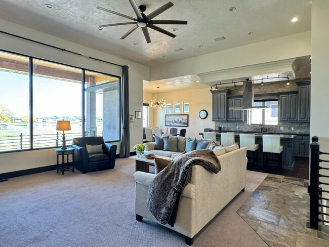 Building Photo - 658 S 1920 W