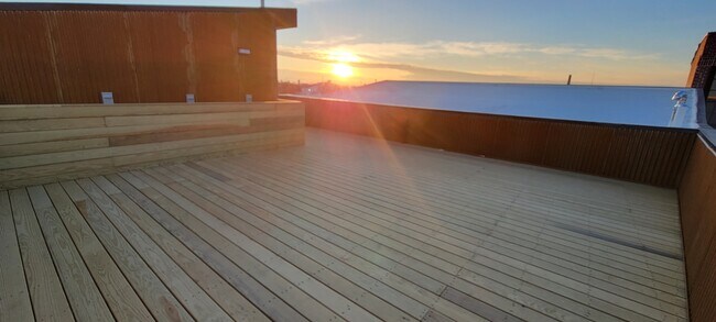 Building Photo - 1328 S 9th St