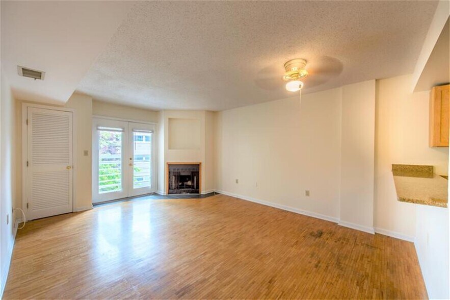 Building Photo - 325 Franklin St