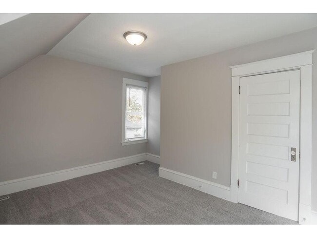 Building Photo - 1606 Concordia Ave