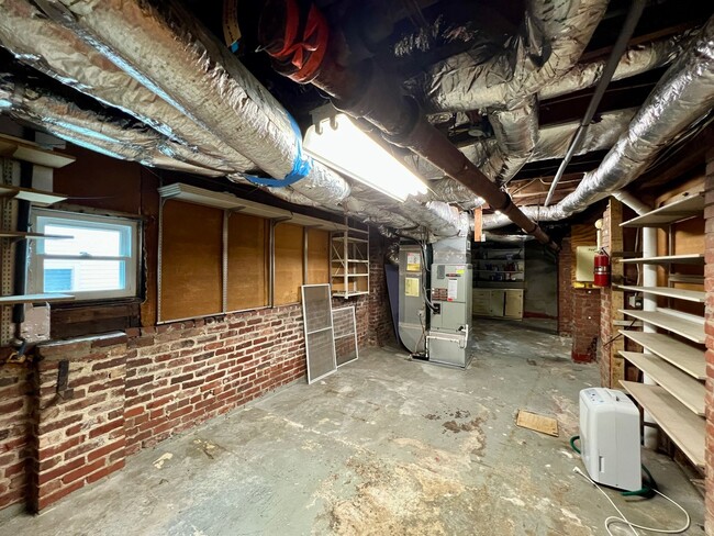 Building Photo - Charming West Asheville Home!