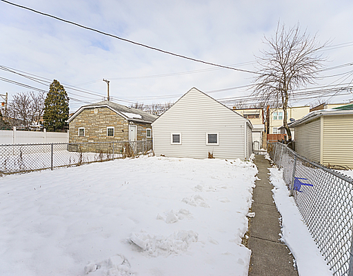 Building Photo - 5422 W Wrightwood Ave