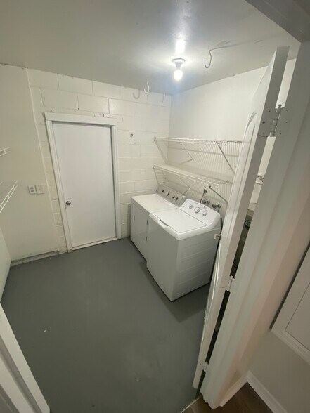 Laundry room - 5210 Sunrise Blvd