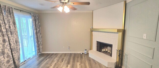 Building Photo - 1304 E Bayou Pkwy