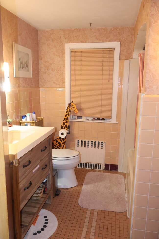 Building Photo - 637 S Shore Dr