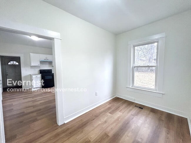 Building Photo - 1753 Lee Ave SW