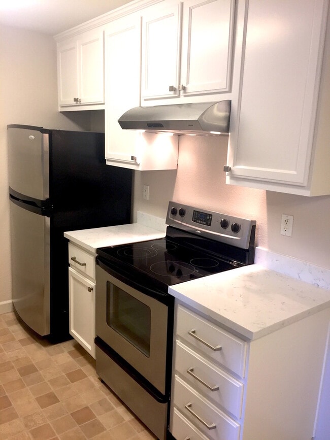 Building Photo - Remodeled 1 Bed 1 Bath Condo. Stainless St...
