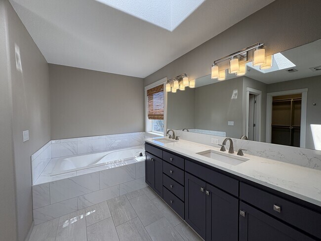 Building Photo - 10630 SW Kable St