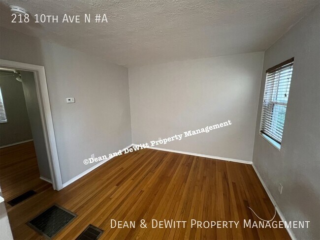 Building Photo - 218 10th Ave N