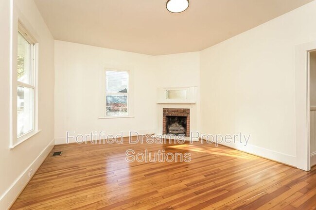 Building Photo - 410 Beaumont St SW