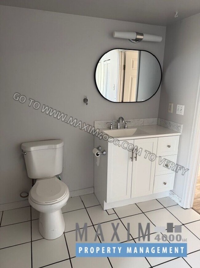 Building Photo - 559 N Sparn St