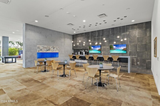 Building Photo - 7180 E Kierland Blvd