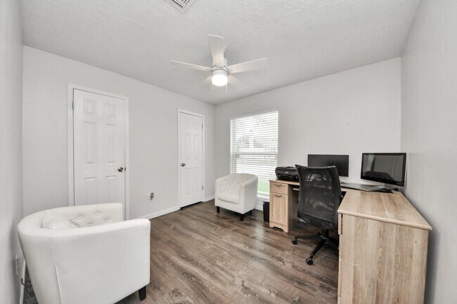 Building Photo - 1415 Parry-Sound