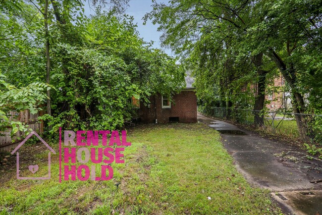 Building Photo - Summer Special~ 3 BEDROOM 1 BATH BUNGALOW ...