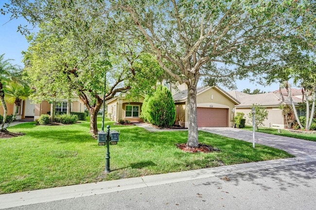 Building Photo - Amazing 4 Bedroom, 3 Bath home plus large 21'x11' loft located in Parkland Isles!