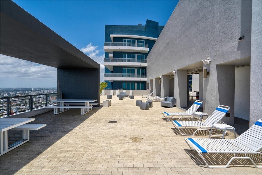 Building Photo - 60 SW 13th St