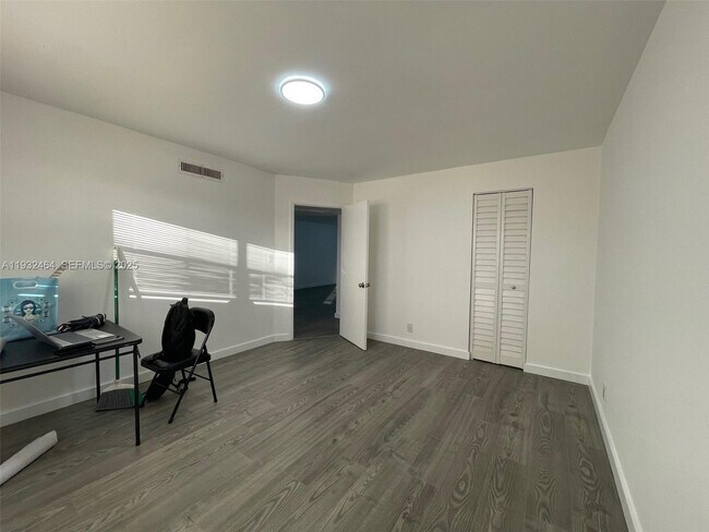 Building Photo - 7800 S Colony Cir