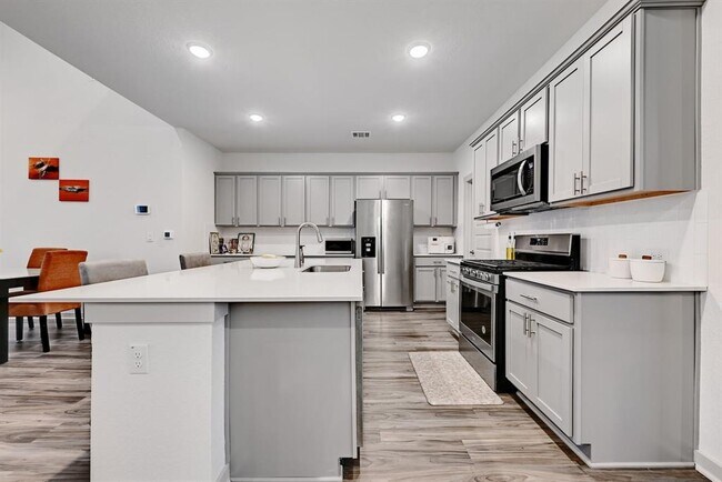 Building Photo - 7517 Peggie Nell Dr