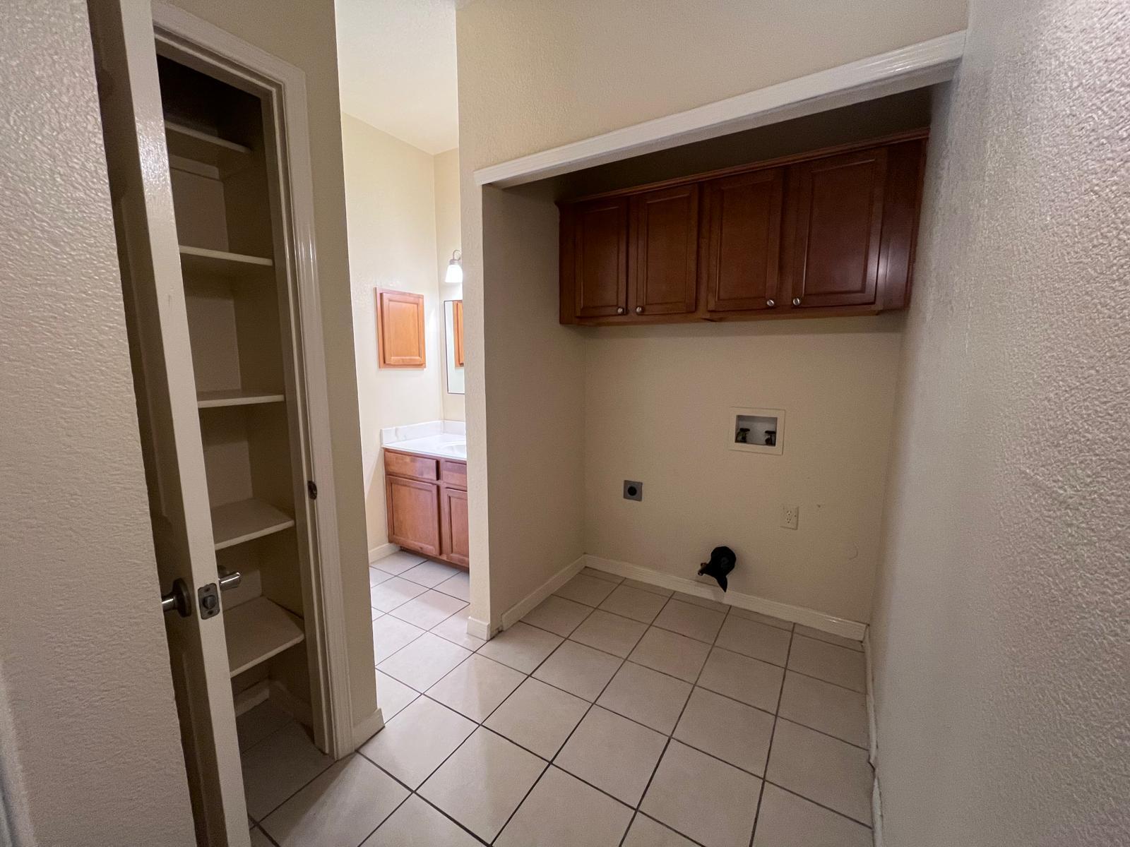 Building Photo - 3150 N Yarbrough Dr