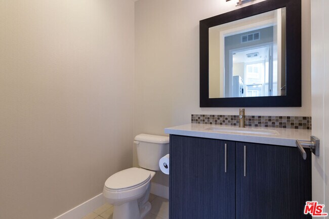 Building Photo - 2753 Waverly Dr