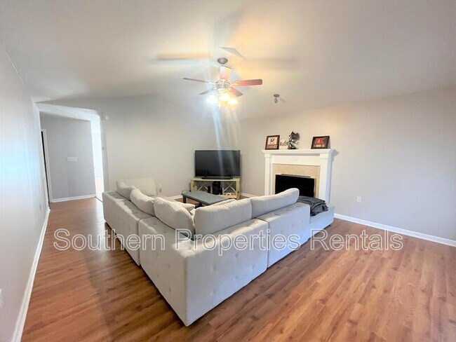 Building Photo - 366 Colonial Hills Dr