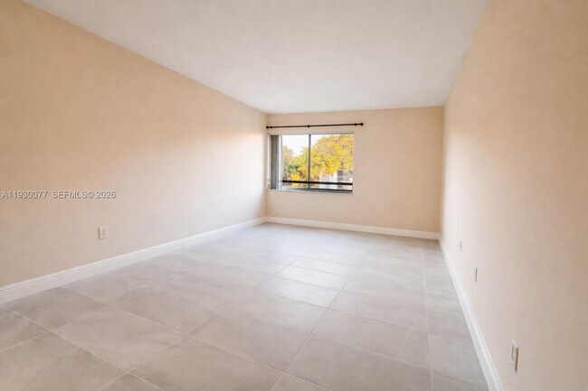 Building Photo - 731 N Pine Island Rd