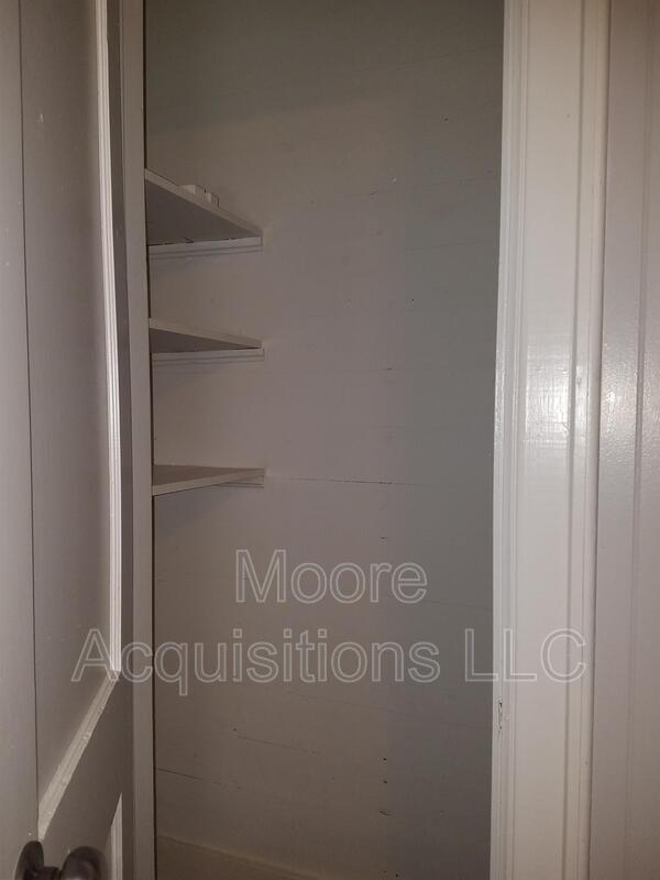 Building Photo - 221 Leonard Dr