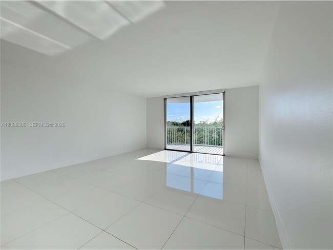 Building Photo - 210 Seaview Dr