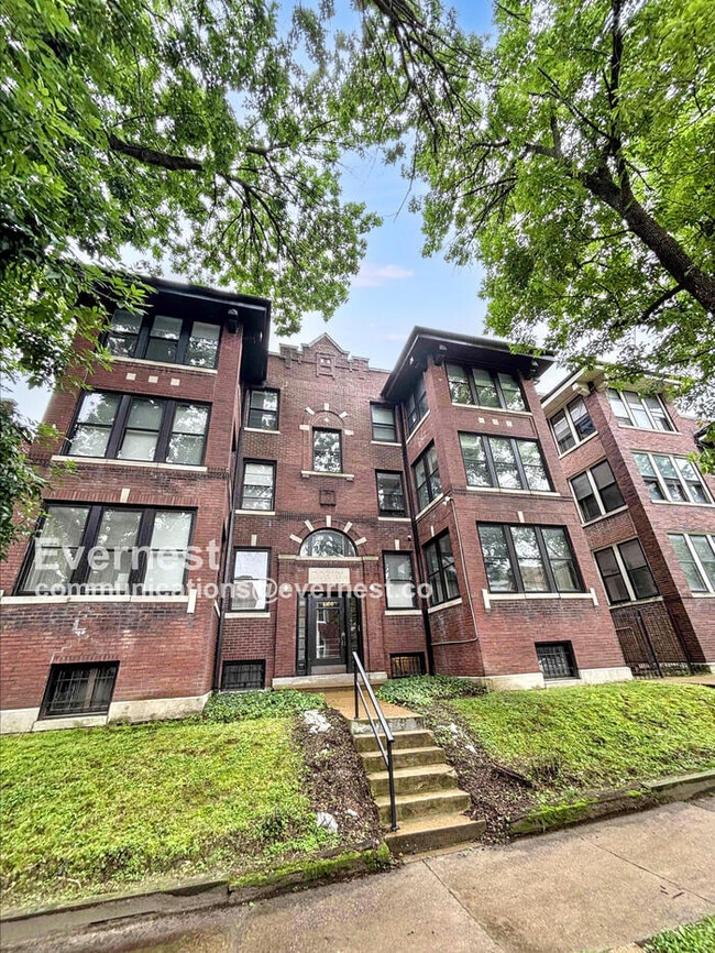 Primary Photo - 4166 Russell Blvd