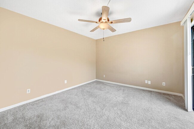 Building Photo - 2111 Vista Oaks Cir NE