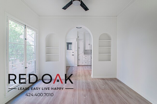 Building Photo - 314 1/4 N Mariposa Ave