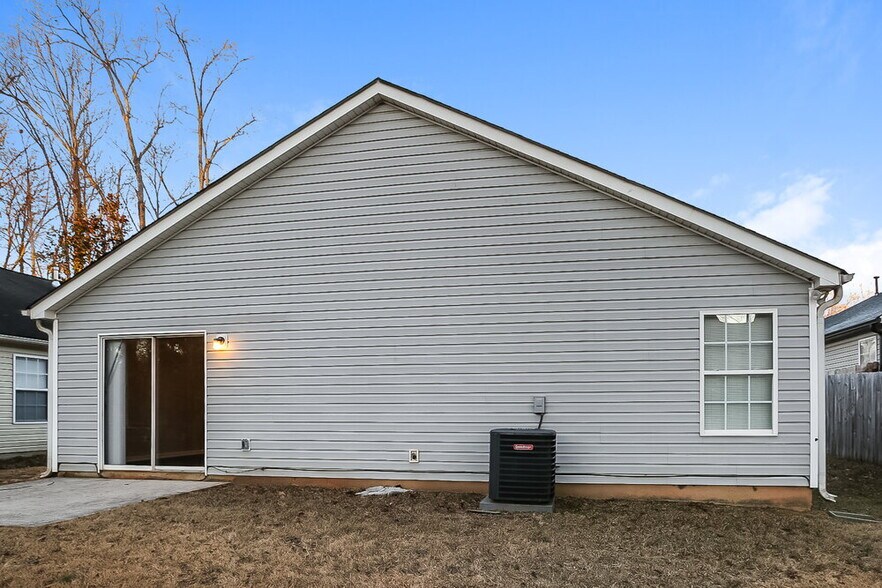 Building Photo - 12110 Stewarts Crossing Dr