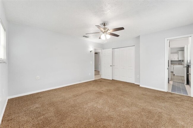 Building Photo - 4505 SE 12th Pl