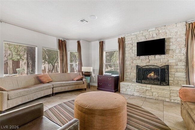 Building Photo - 2750 S Durango Dr