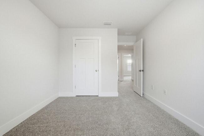 Building Photo - 4932 Valor Ct