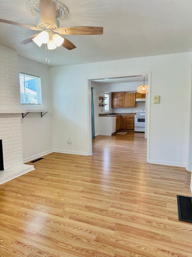 Building Photo - 808 Hibner Ave