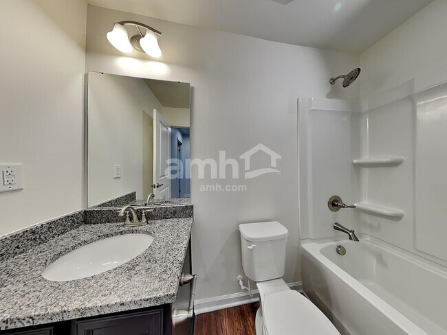 Building Photo - 548 Larragan Dr