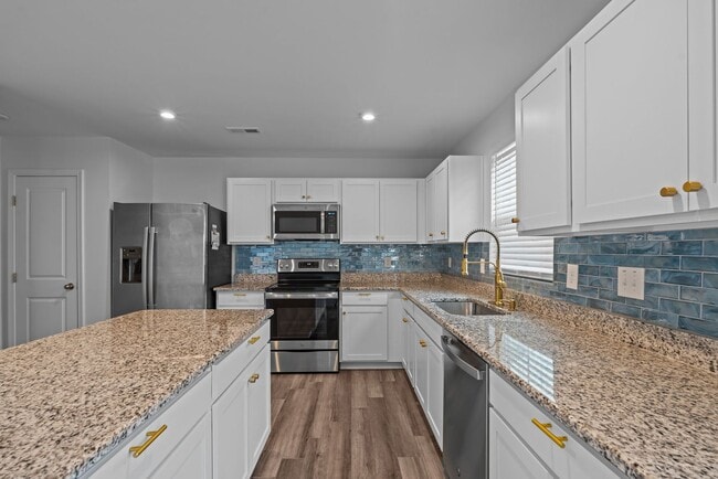 Building Photo - Dog Friendly Charming 4-Bedroom Home in Angier, NC