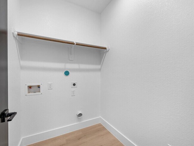 Building Photo - 10732 Twin Oak Dr