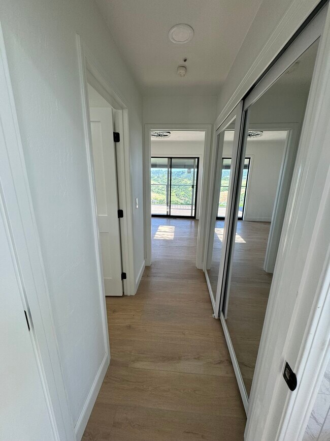 Building Photo - 5430 Sunny Ridge Pl