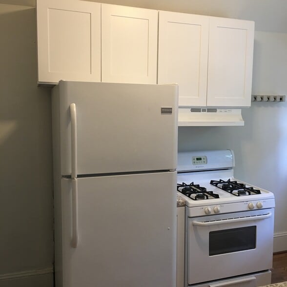 Kitchen - 466 Burlington Rd NE