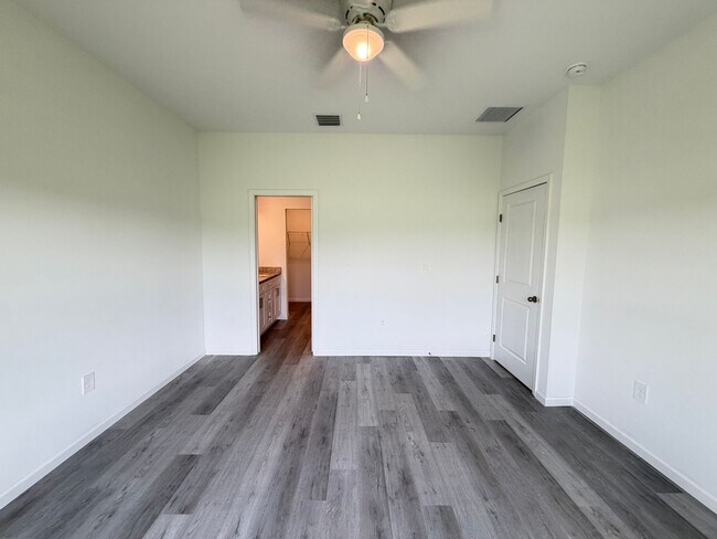 Building Photo - 5341 Vista Lago Dr