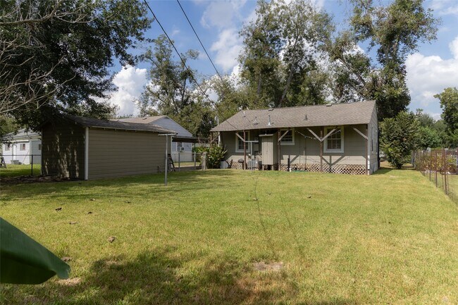 Building Photo - 6714 Dillon St