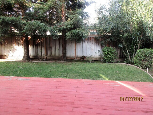 Building Photo - Lovely Home in Sought-After Neighborhood